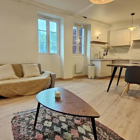 Dans Maison Basque Avec Jardin *