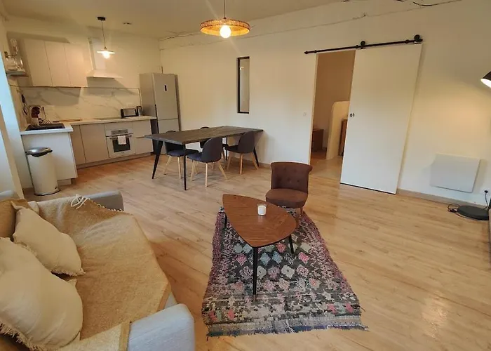 Dans Maison Basque Avec Jardin *