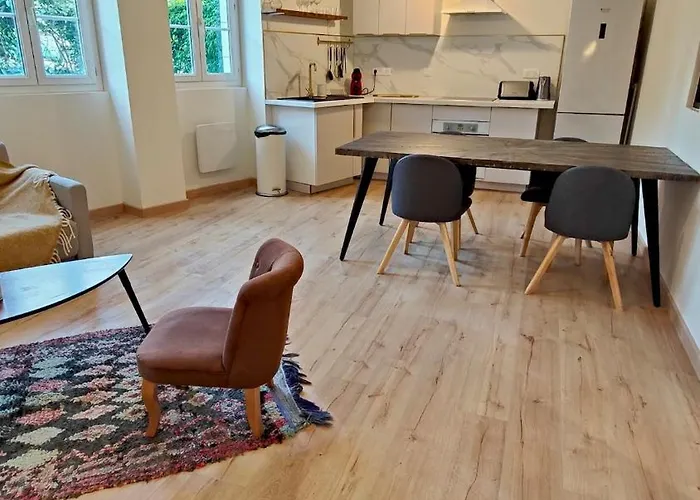 Dans Maison Basque Avec Jardin