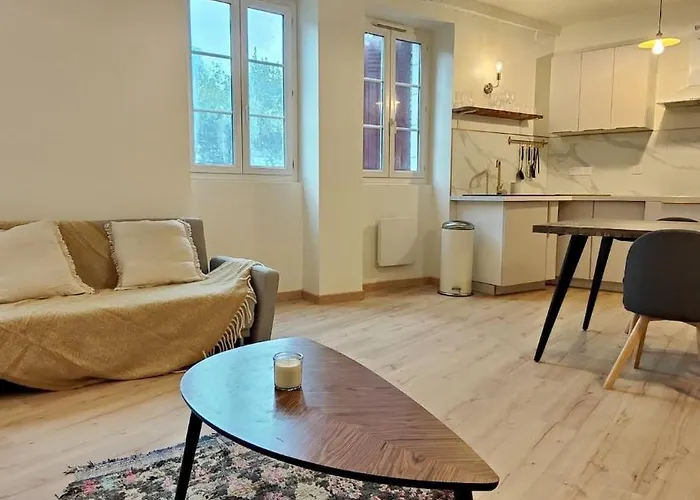 Dans Maison Basque Avec Jardin *